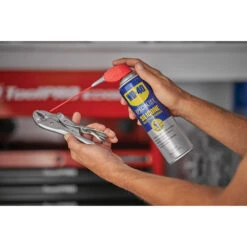 WD-40 Specialist Silicone Spray 300g -Auto Parts Store SCA 630513 02 hi res
